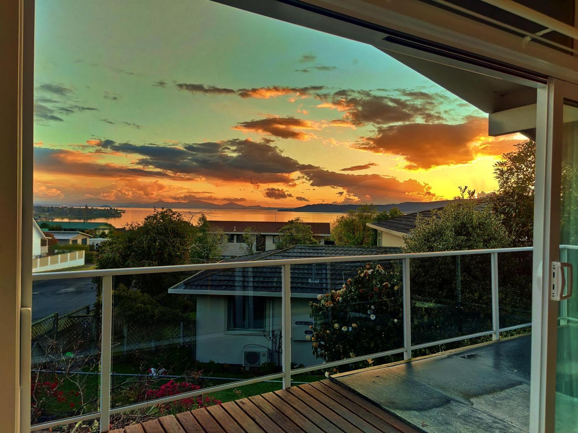 Delight In Birch-Lake View Holiday Home Taupo Ngoại thất bức ảnh